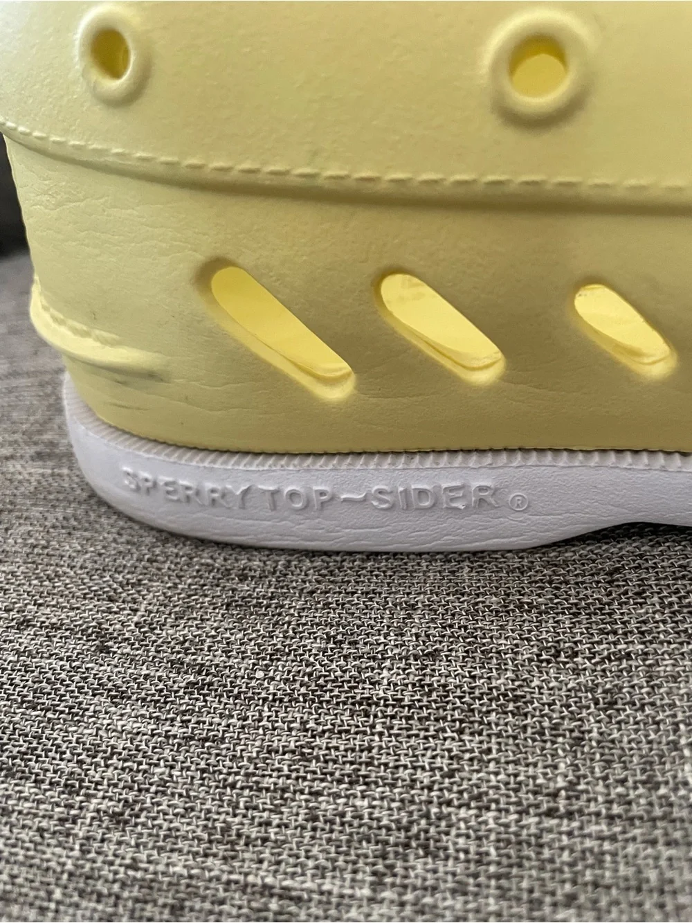 Sperry Top Sider Yellow unisex Cut out design slip on Foam Rubber Boat shoe M7W9